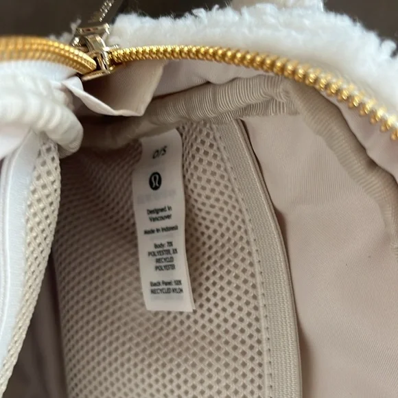 Lululemon Everywhere Belt Bag 2L Fleece - Picture 4 of 6